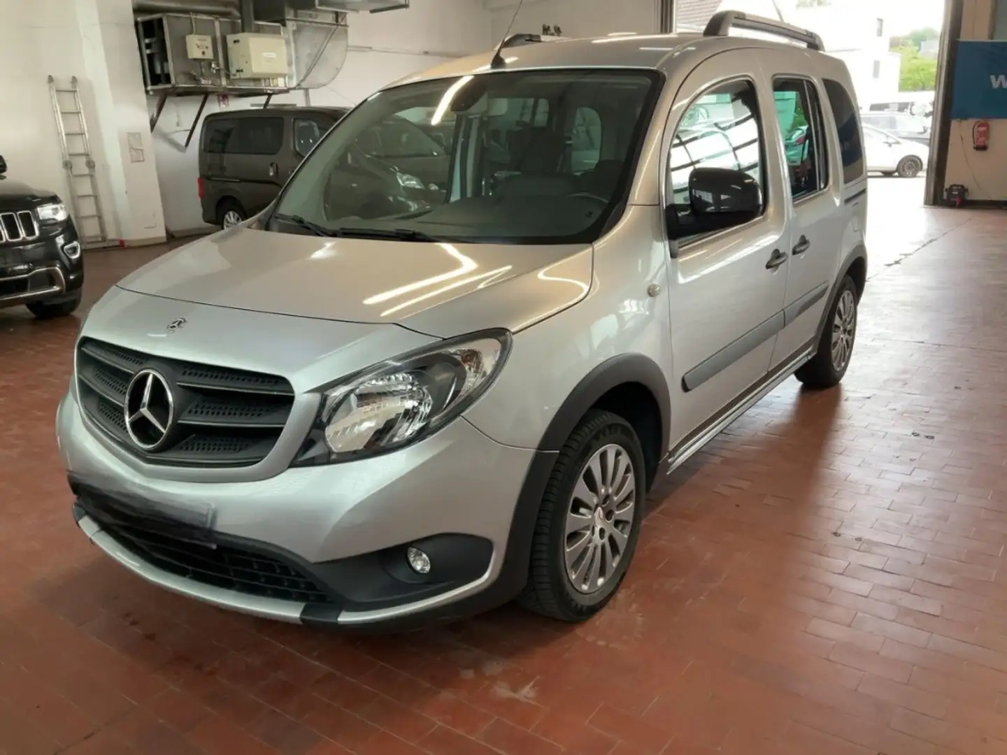 Mercedes-Benz Citan Tourer 111CDI Plus Argent - 1