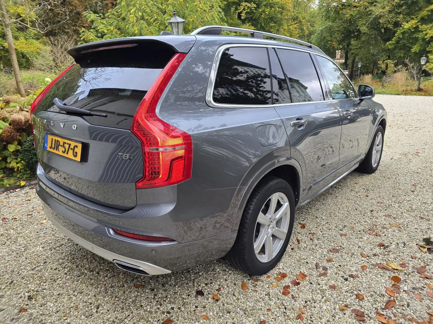 Volvo XC90 2.0 T8 AWD Momentum Luchtvering Pano Trekhaak. Grijs - 2