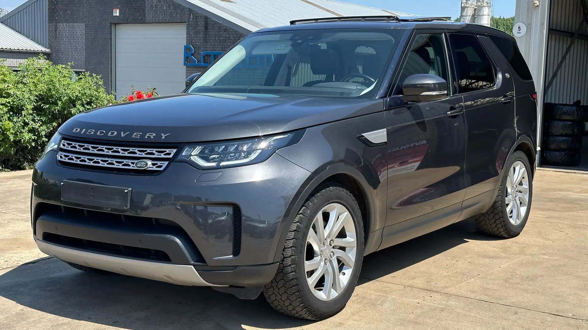 Land Rover Discovery 3.0 TD6 HSE Luxury Grijs - 1
