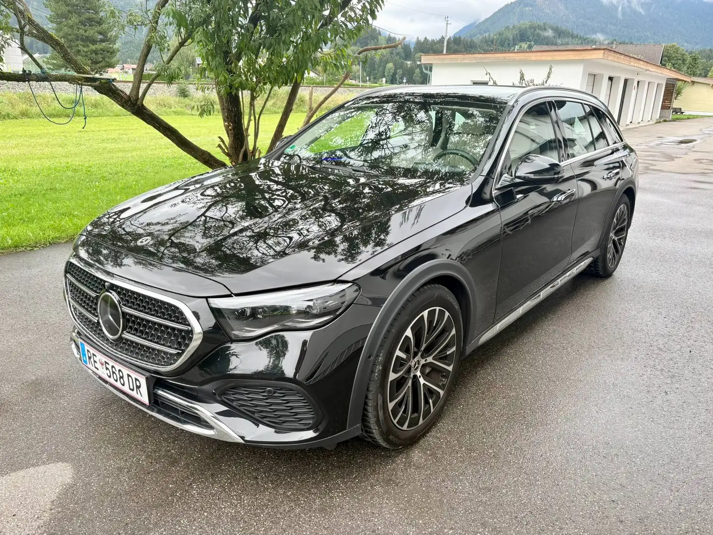 Mercedes-Benz E 300 Mercedes-Benz E 300 de 4MATIC All-Terrain EQ Hybrid Schwarz - 2