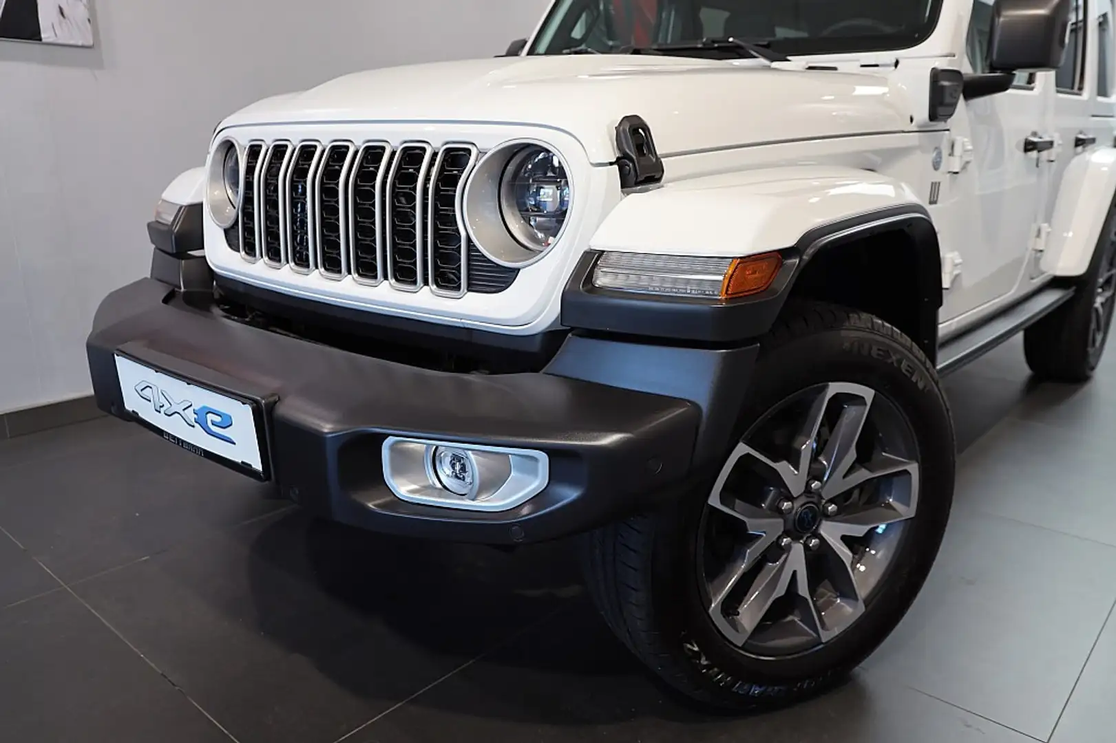 Jeep Wrangler Unlimited 2,0 GME PHEV 8AT Sahara MY24 Белый - 2