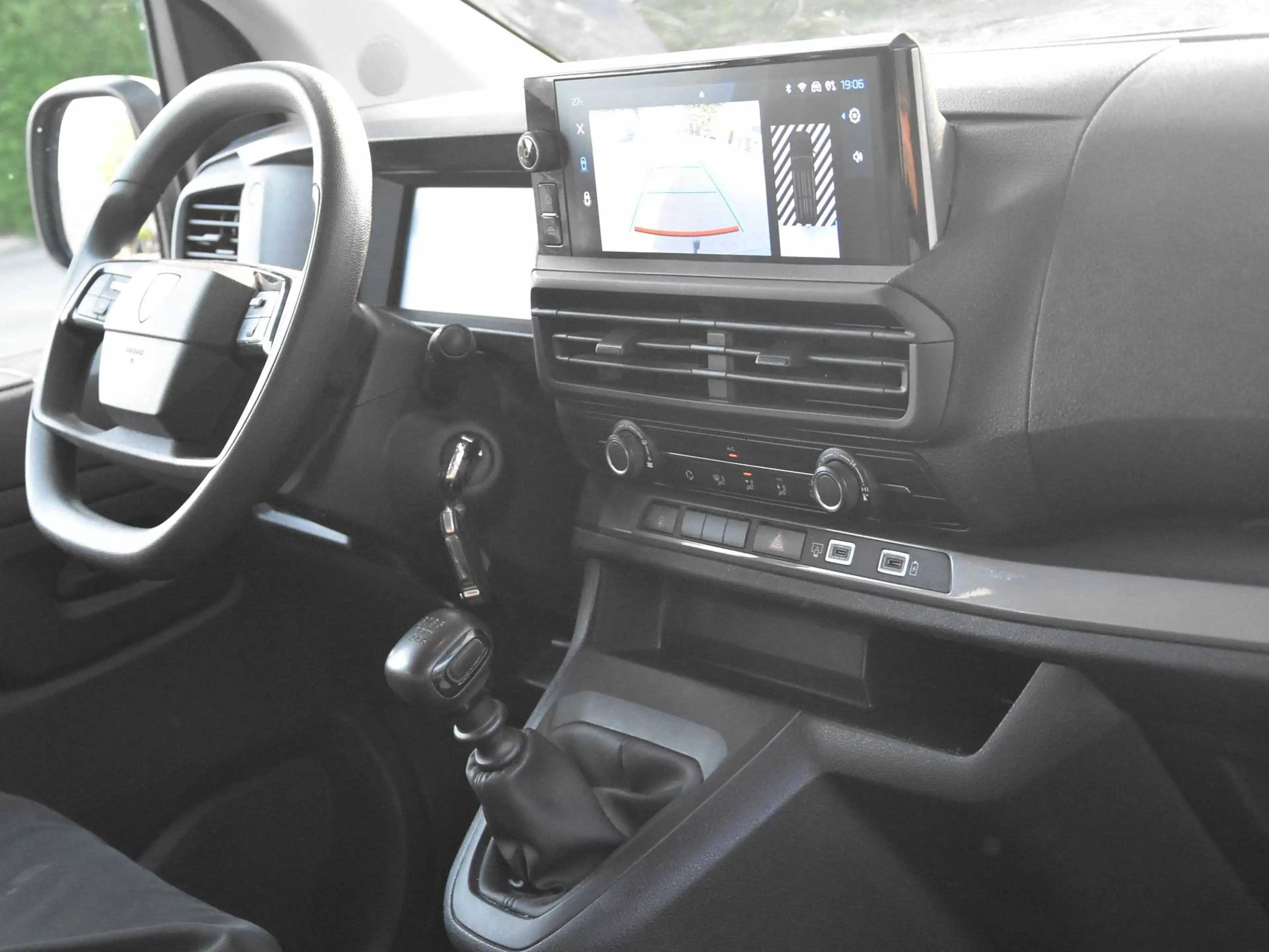 Peugeot Expert 2.0 BlueHdi 145 Man6 DubCab/6PL/Navi/Cam/Dab+/4Season — photo 5