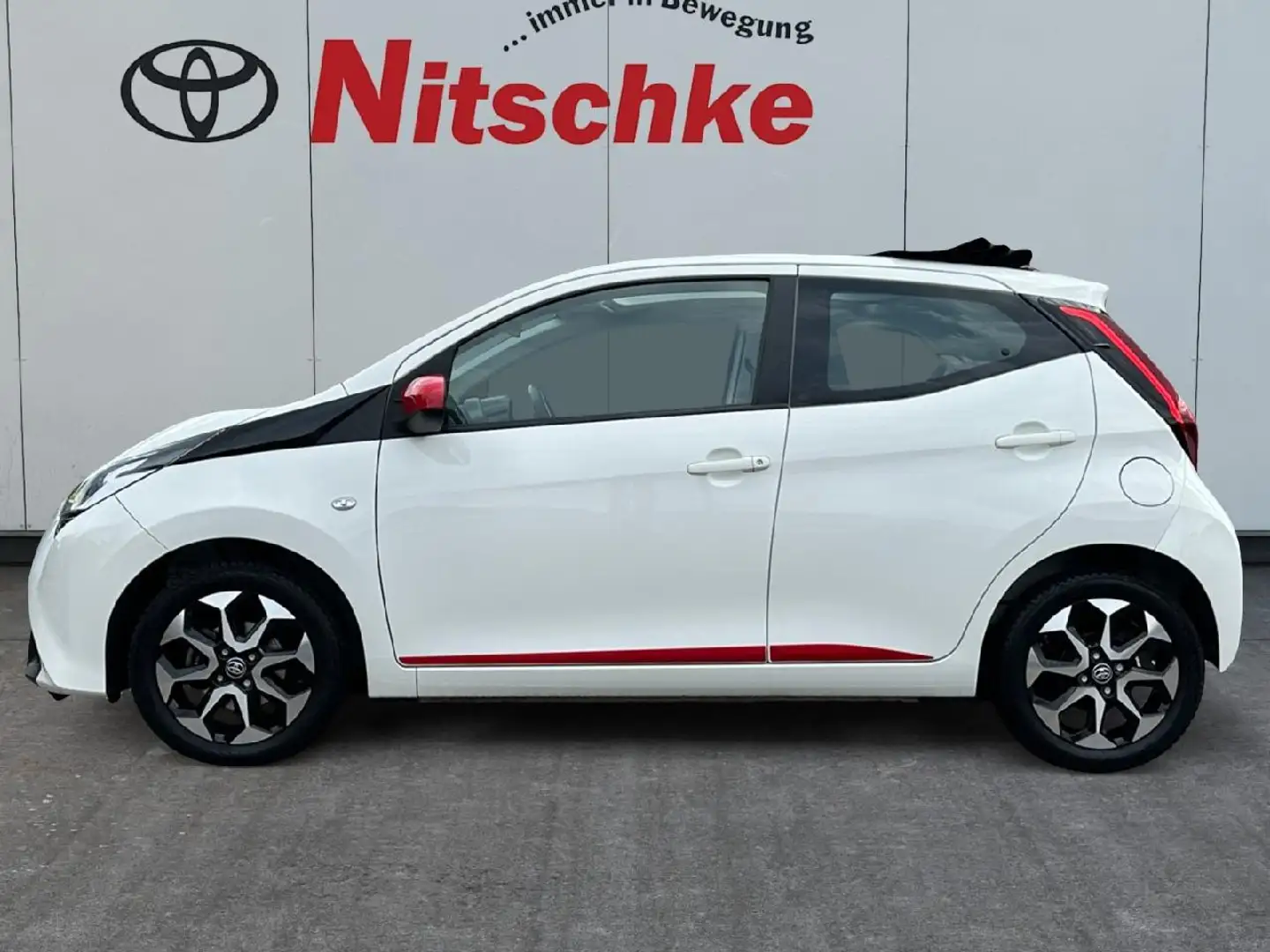 Toyota Aygo 1,0 5-Gang x-sky Weiß - 2
