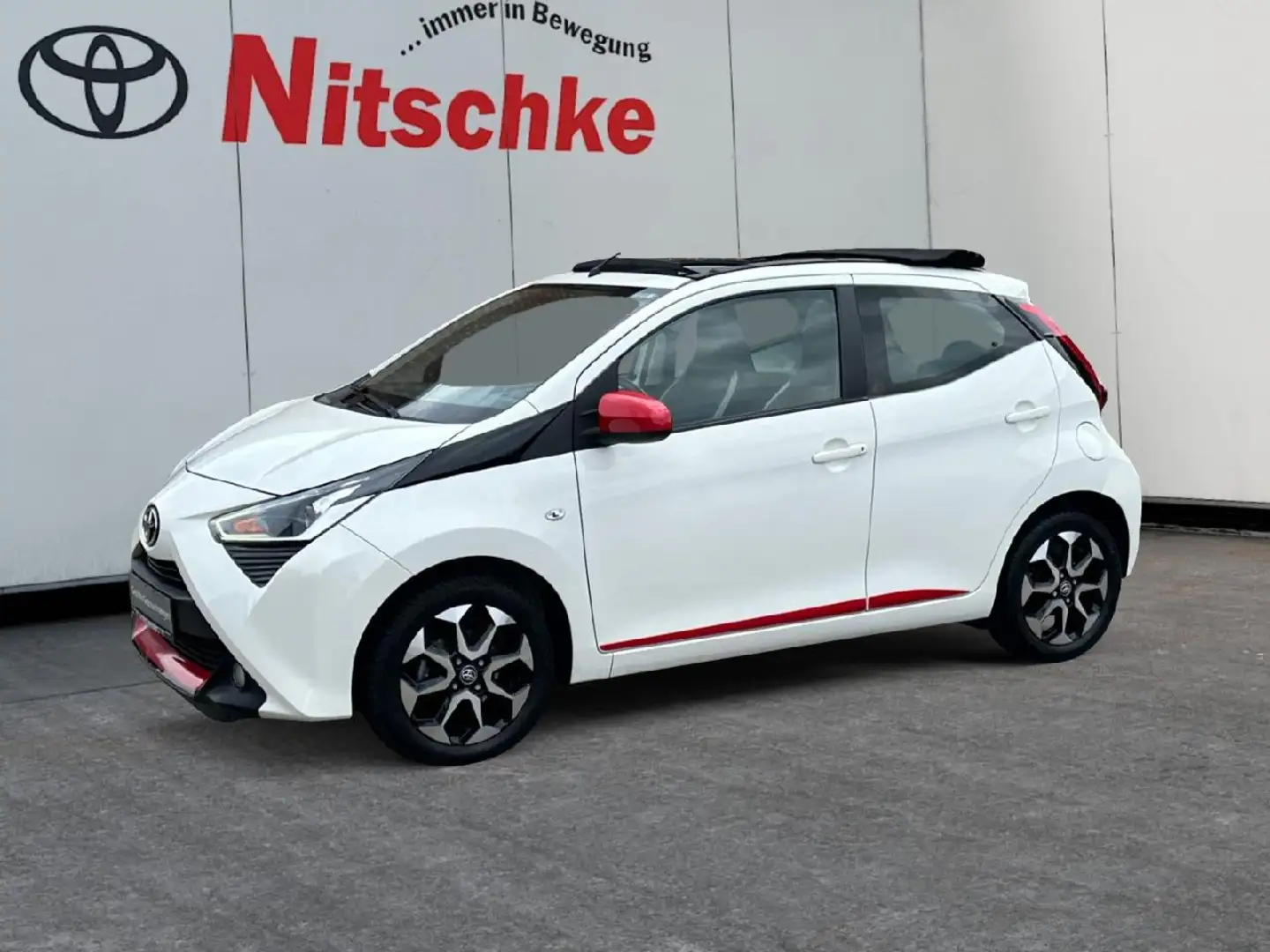 Toyota Aygo 1,0 5-Gang x-sky Weiß - 1