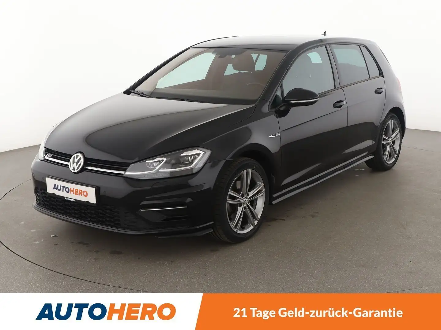 Volkswagen Golf 1.5 TSI ACT Highline BM Aut.*R-LINE*ACC*LED*SHZ* Zwart - 1