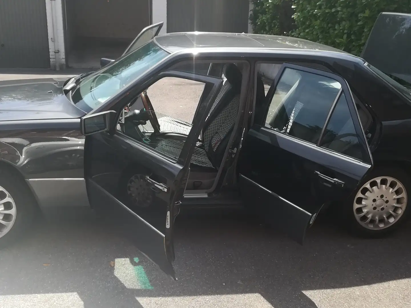 Mercedes-Benz 230 W 124 Zwart - 2