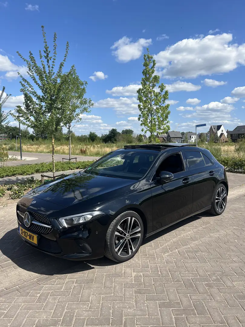 Mercedes-Benz A 200 Premium Plus Zwart - 2