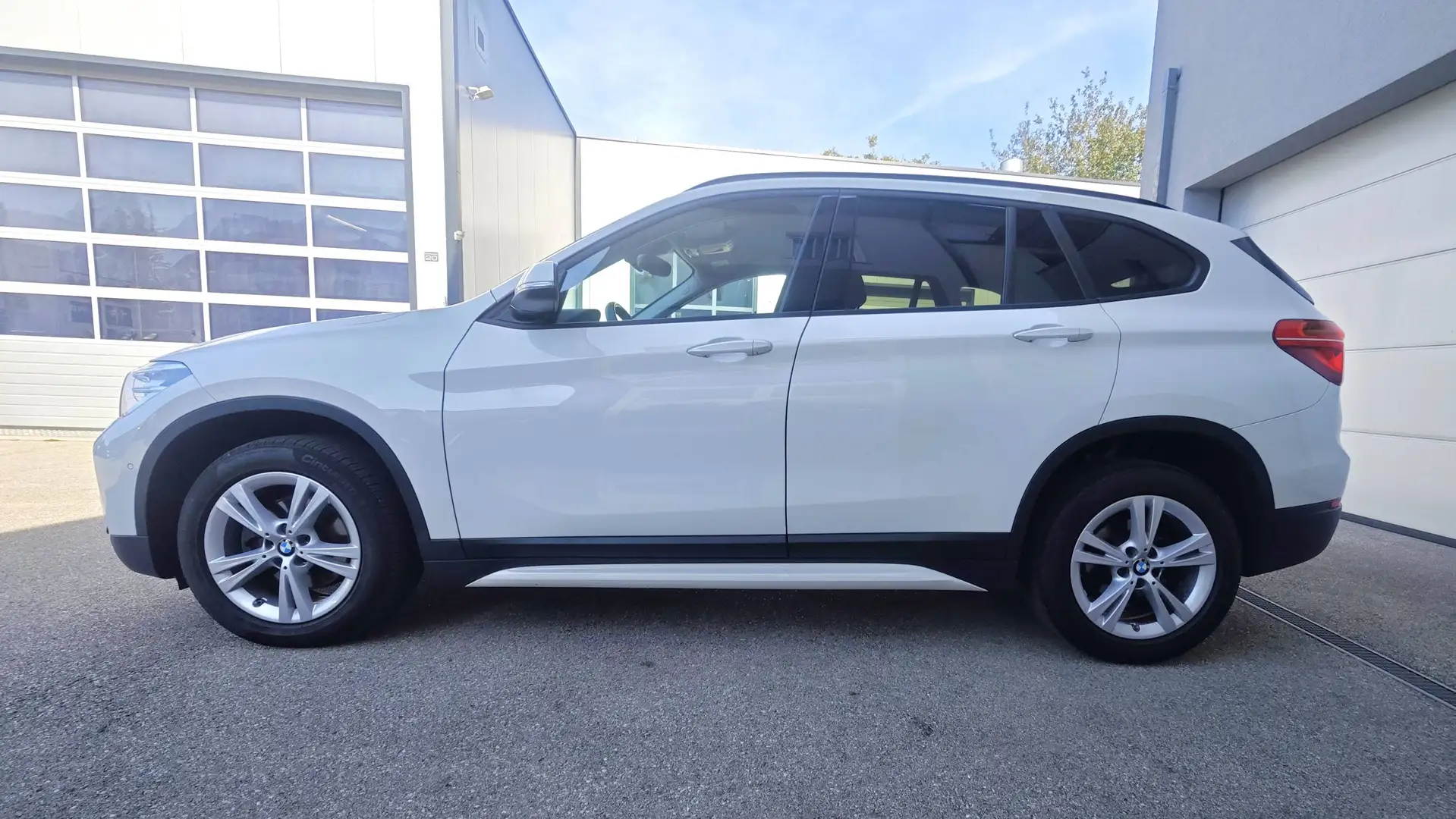 BMW X1 sDrive 18 d Sport Line Automatik, Erstbesitz, NP € 52.429,- Weiß - 2