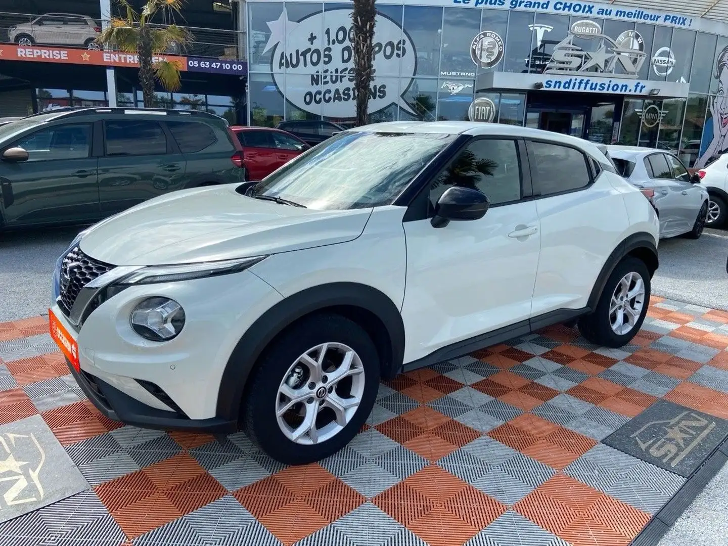 Nissan Juke 1.0 DIG-T 114 TECKNA Blanc - 1