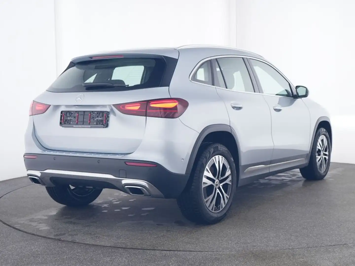 Mercedes-Benz GLA 200 +Perf-AGA+Progressive+MBUX+LED+Wide+Cam - 2