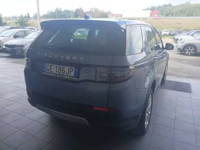 Land Rover Discovery Sport view 3