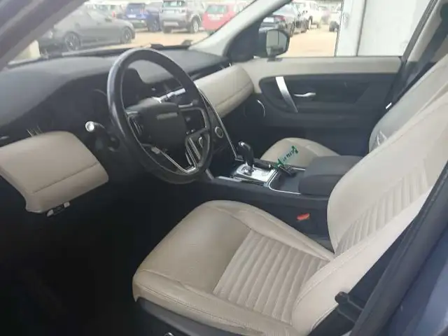 Land Rover Discovery Sport view 11