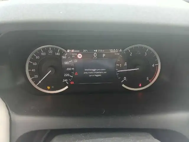 Land Rover Discovery Sport view 13