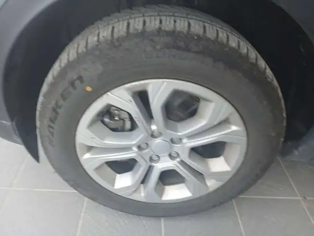 Land Rover Discovery Sport view 5