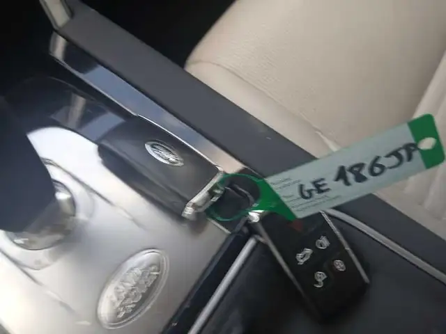 Land Rover Discovery Sport view 14