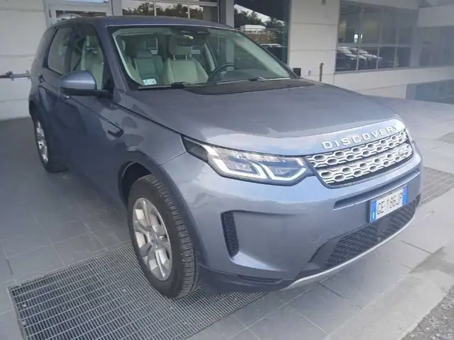 Land Rover Discovery Sport view 2