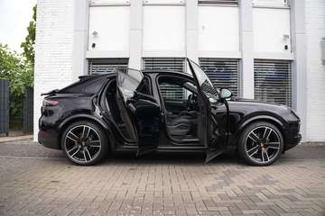 E-Hybrid Coupé PLATINUM-INNO-SPORTABG-22CLASSIC