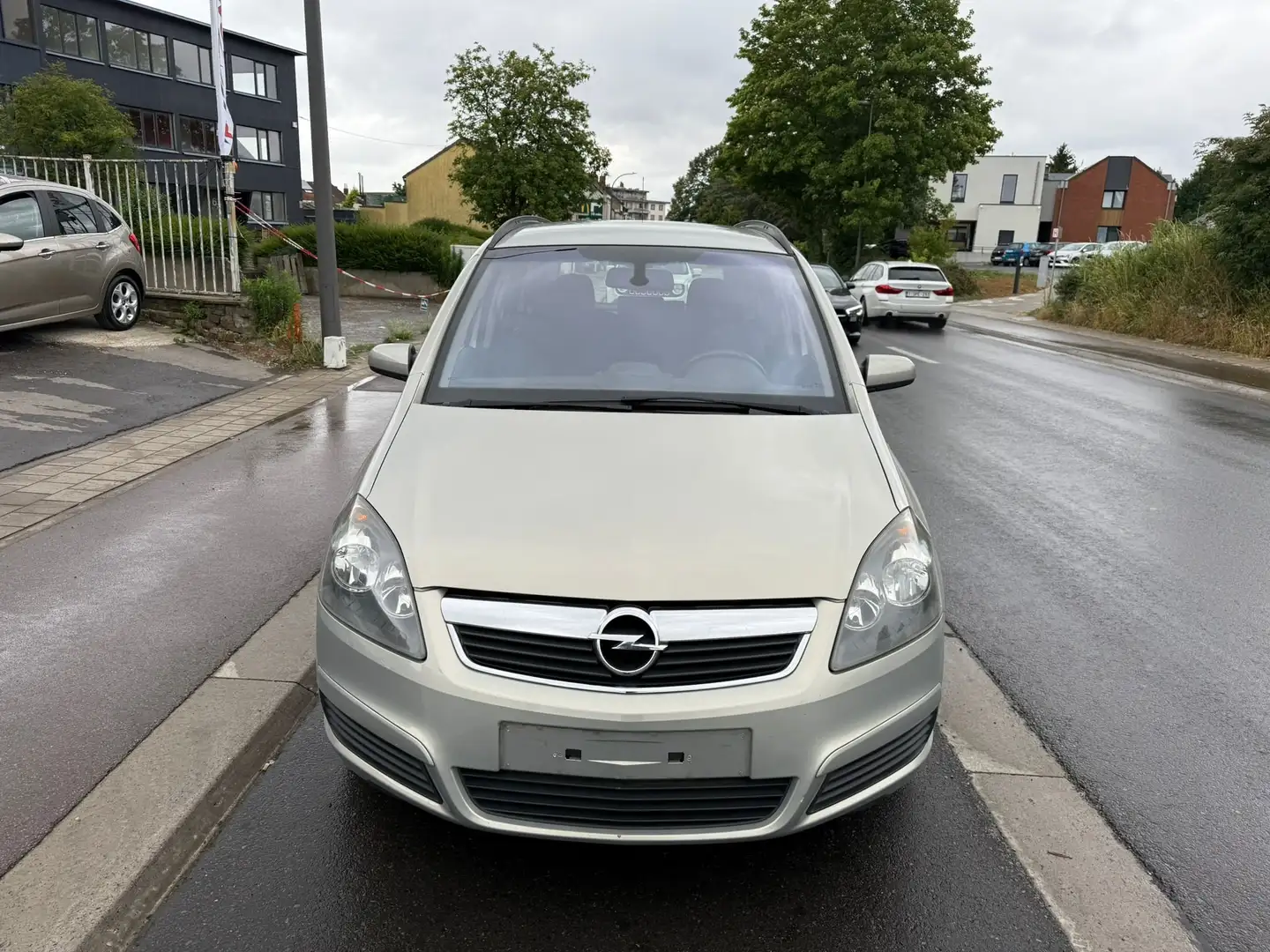 Opel Zafira 1.9 DTL CDTi Essentia FAP Goud - 2