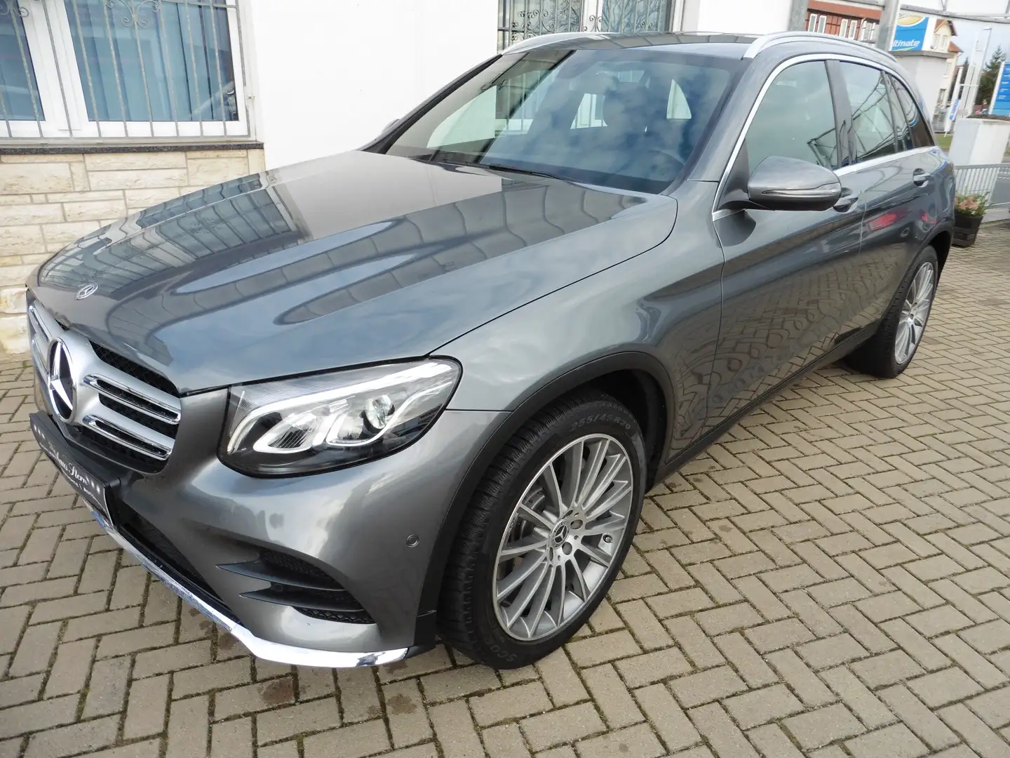 Mercedes-Benz GLC 250 4Matic*LED*NAVI*AHK*ALCANTARA*PDC*Totwinkel... Grau - 1