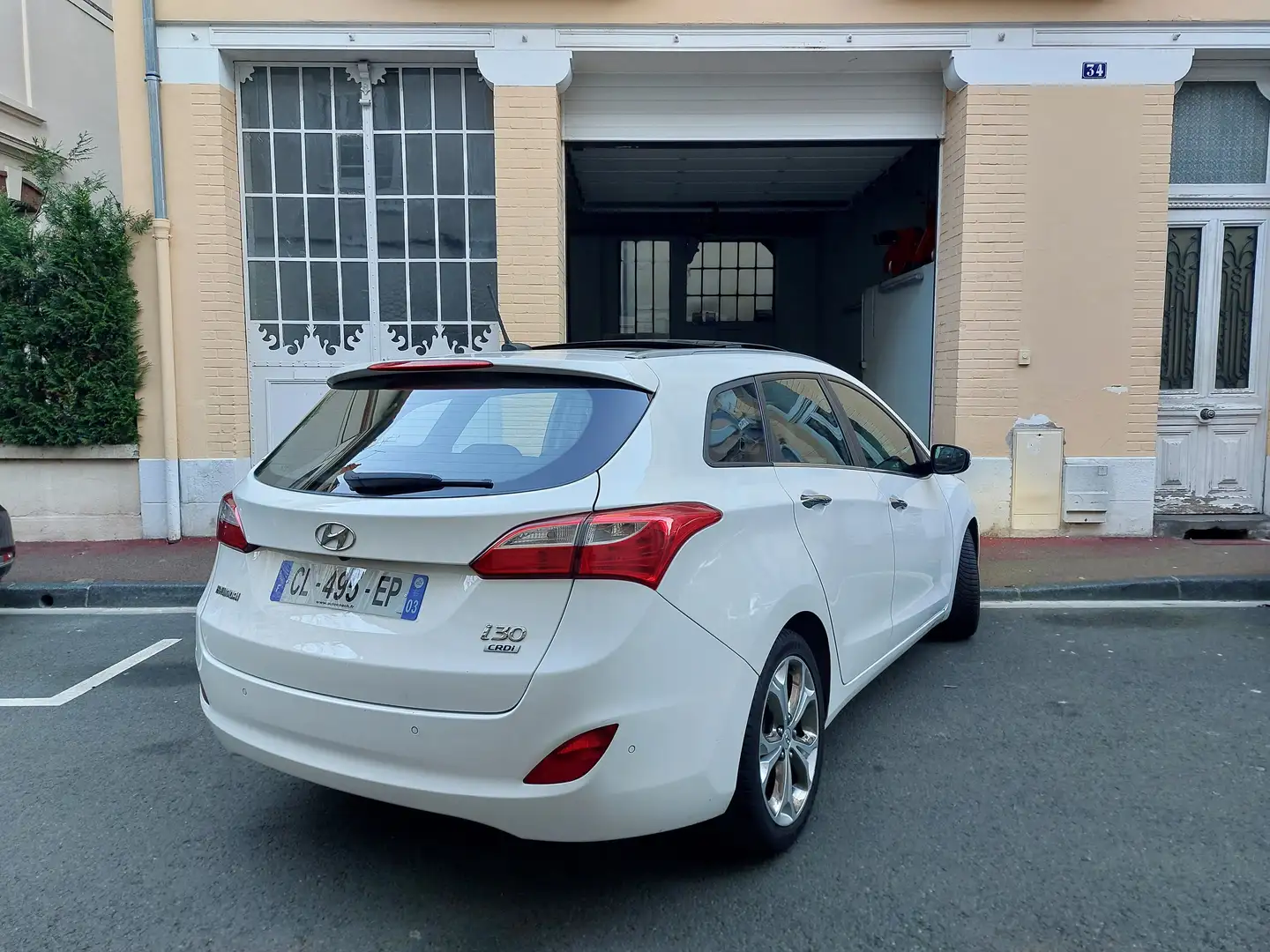Hyundai i30 SW 1.6 CRDi Pack Premium BVA 2e main FR Blanc - 2
