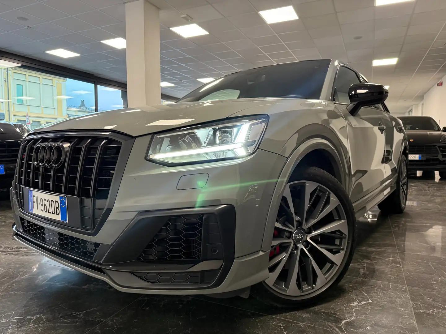 Audi SQ2 TFSI quattro S tronic / TETTO/ SED. RISC. /STAGE 1 Grau - 1