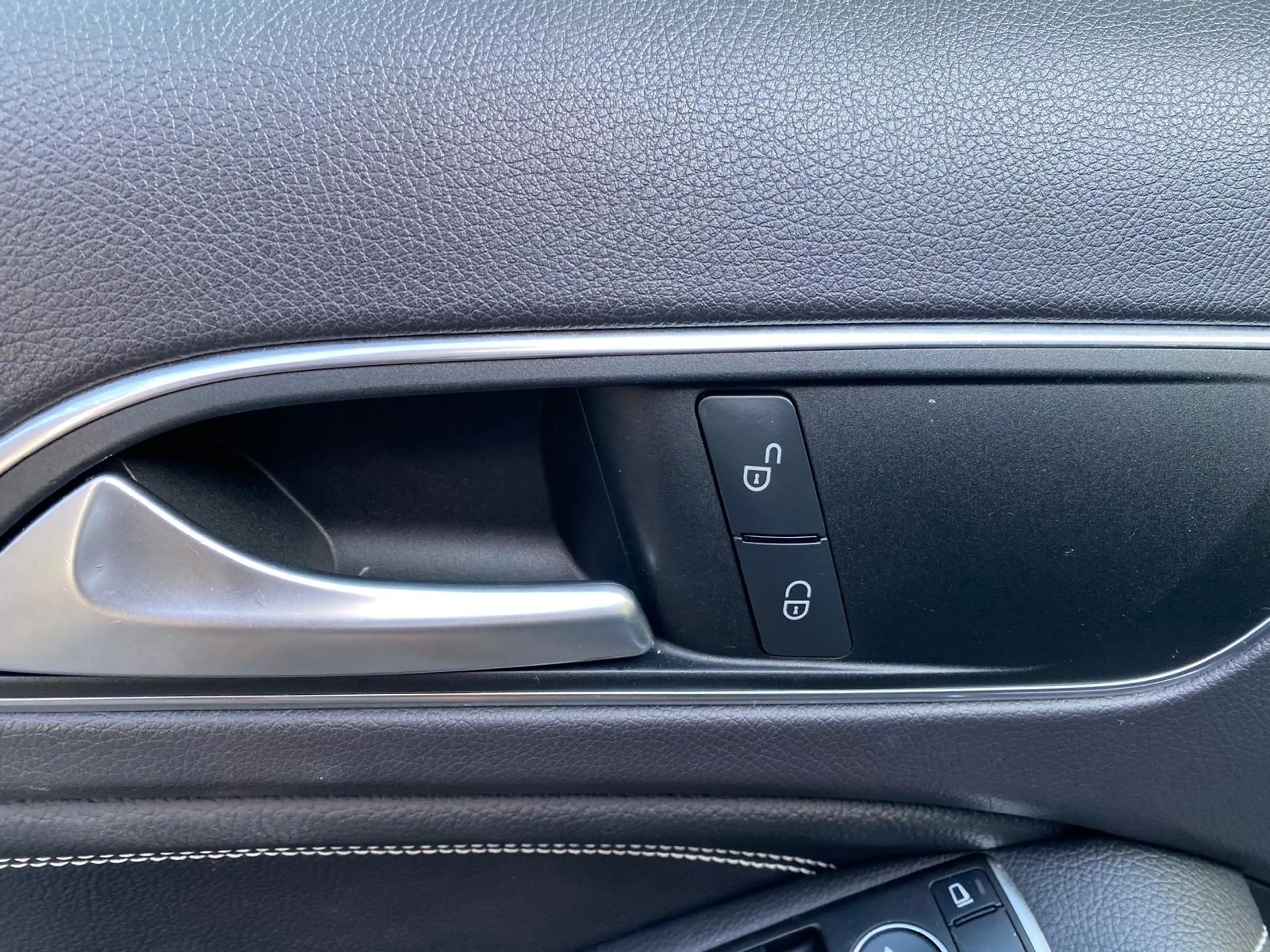 Mercedes-Benz GLA 200 Ambition — photo 11