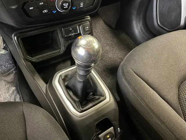 Jeep Renegade view 8