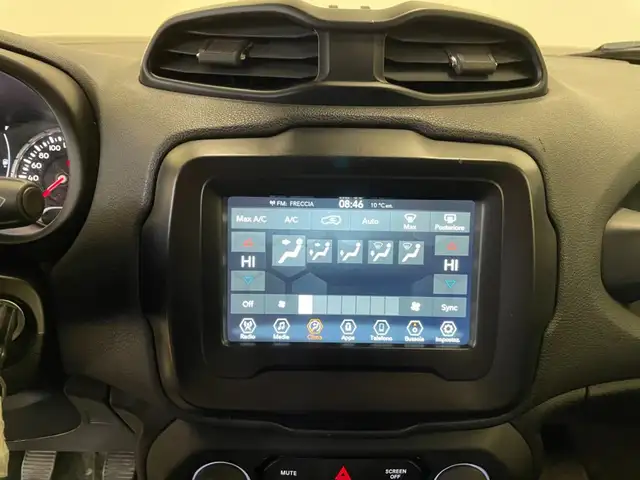 Jeep Renegade view 9