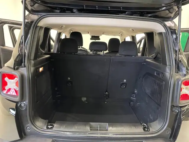 Jeep Renegade view 13