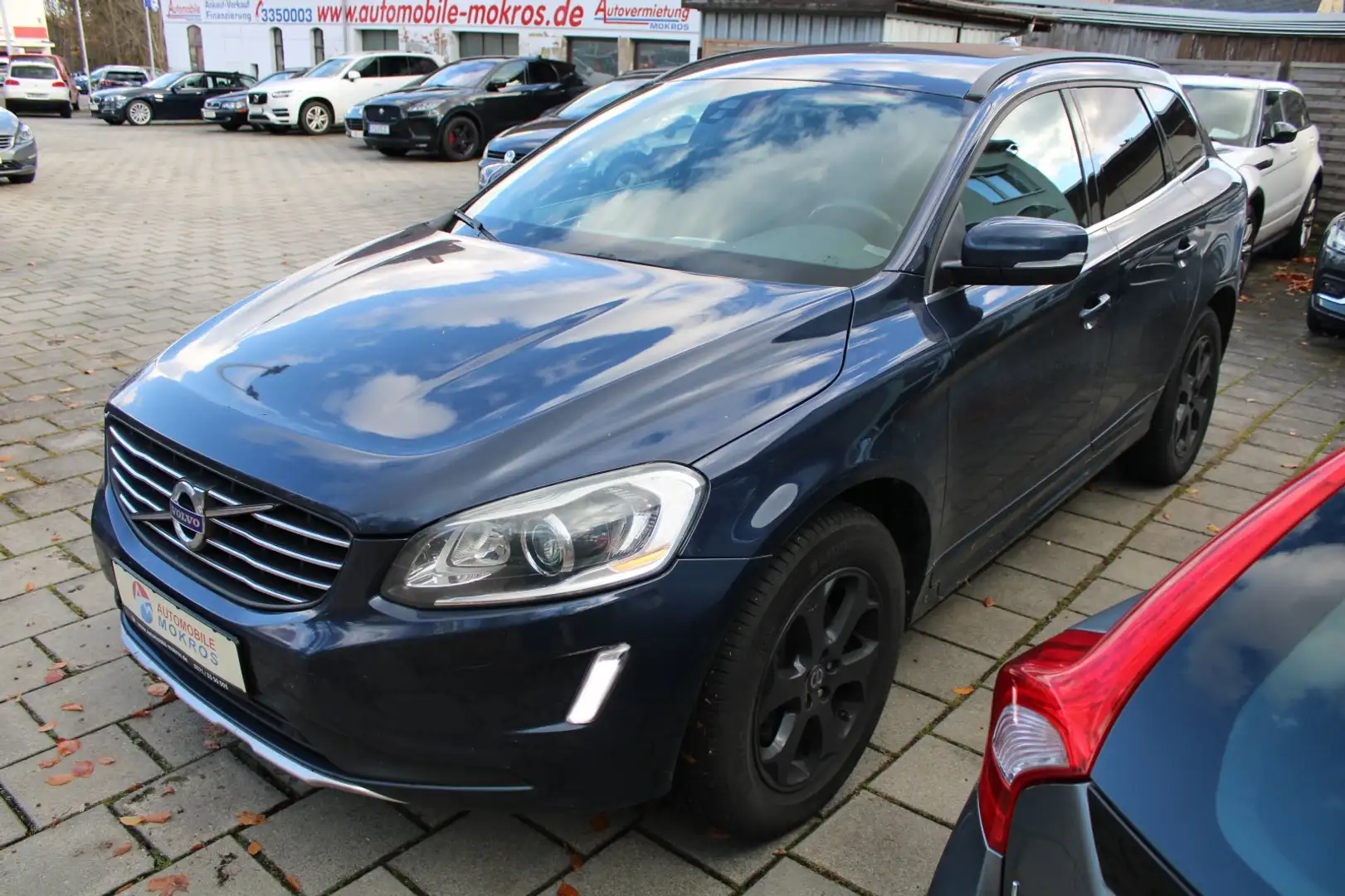 Volvo XC60 XC60 D4 AWD Momentum BiXenon Navigation Tempomat P Blau - 1