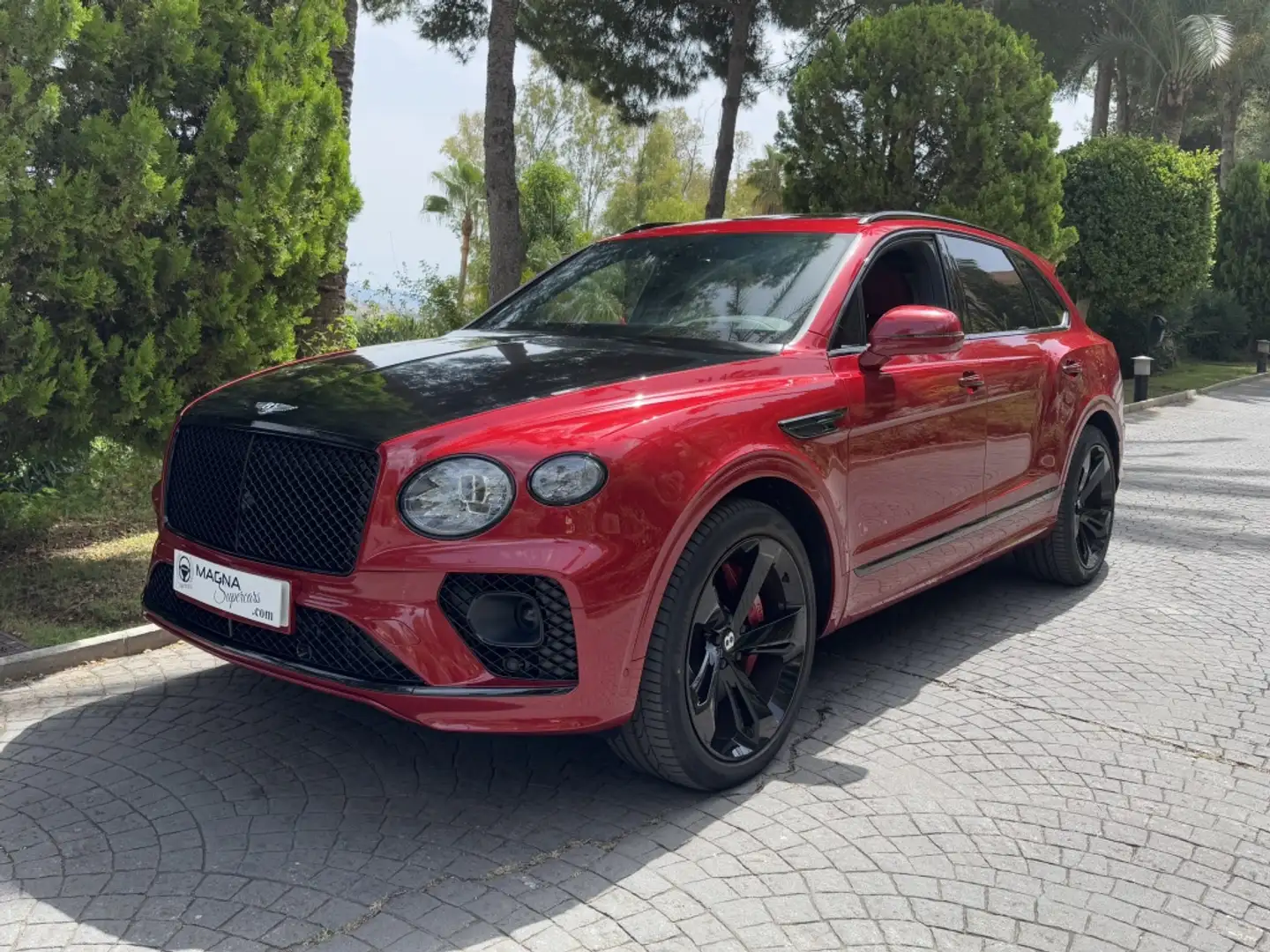 Bentley Bentayga Hybrid Rojo - 1