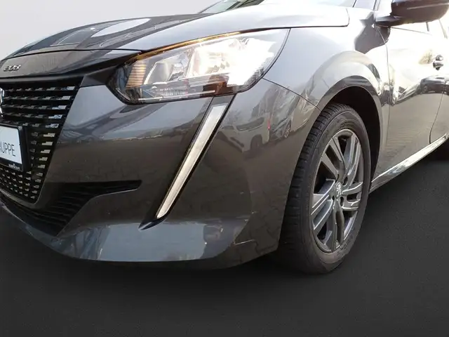 Peugeot 208 view 11