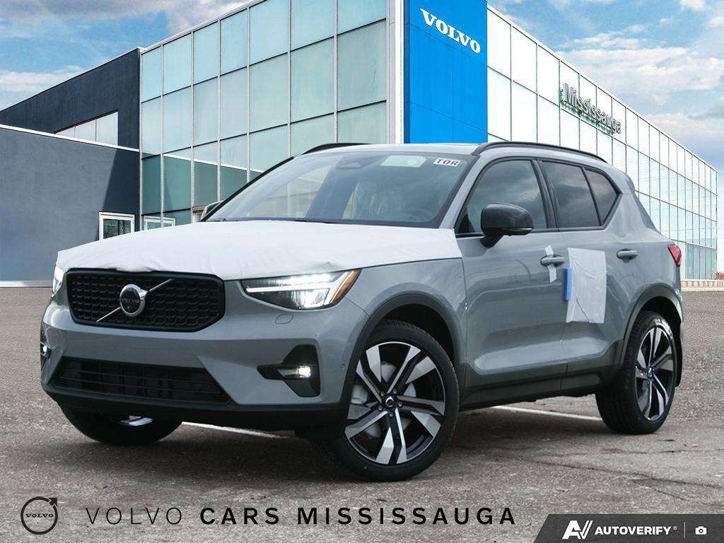 2026 Volvo XC40 B5 Plus Dark Theme