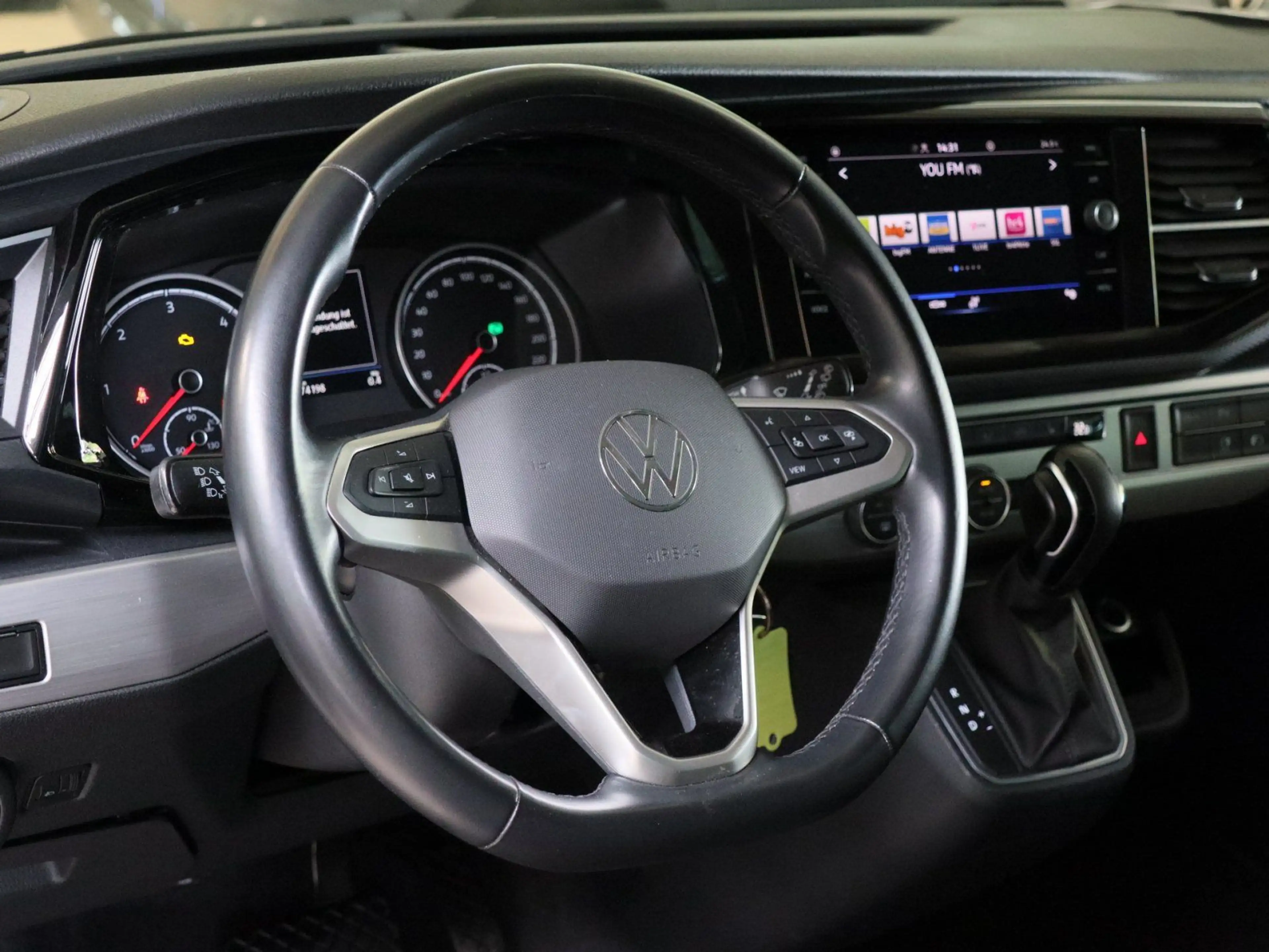Volkswagen T6.1 Multivan 2.0 TDI 4M STHZG Kamera Navi — photo 9
