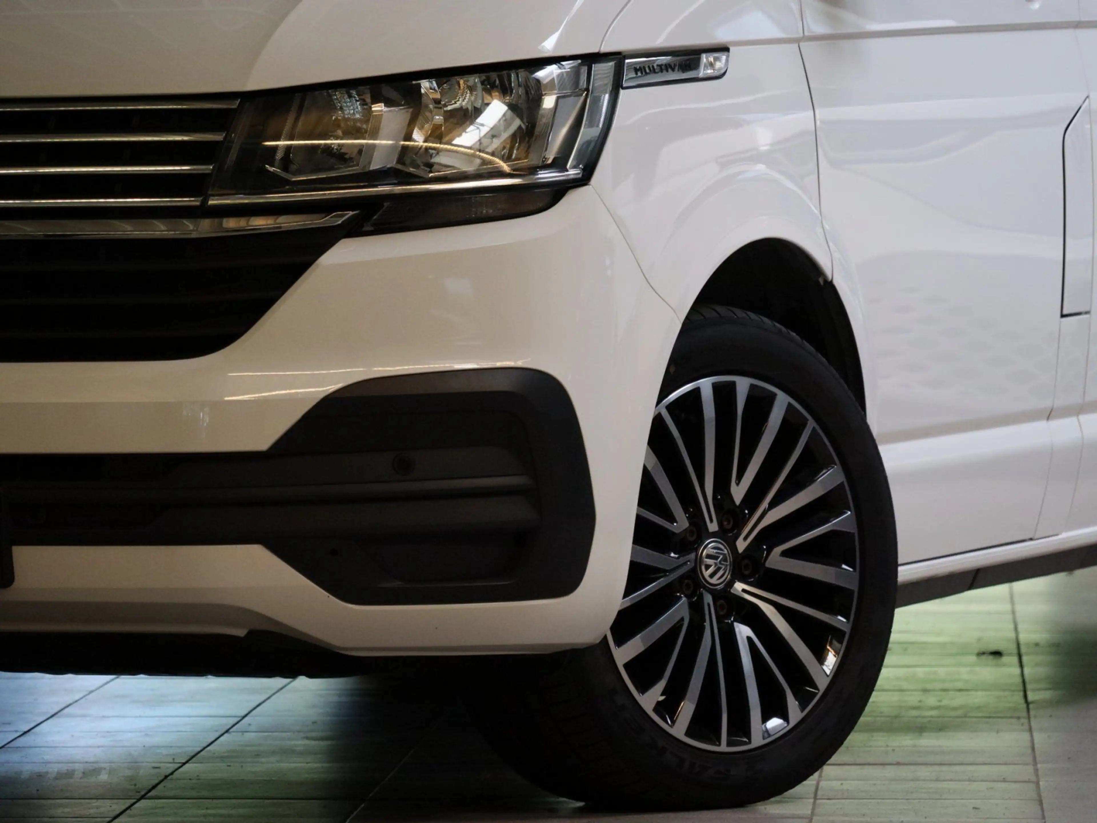 Volkswagen T6.1 Multivan 2.0 TDI 4M STHZG Kamera Navi — photo 5