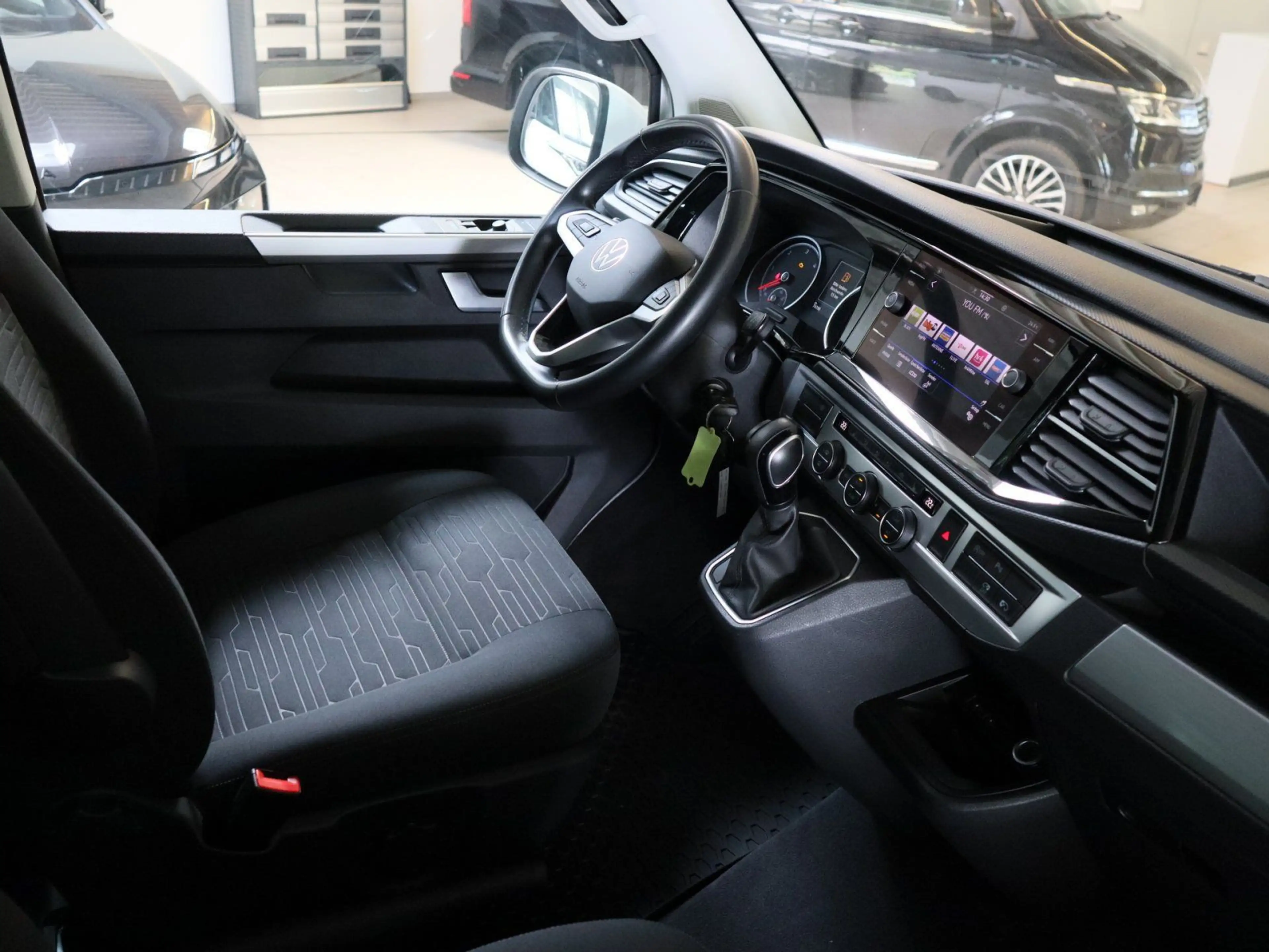 Volkswagen T6.1 Multivan 2.0 TDI 4M STHZG Kamera Navi — photo 3