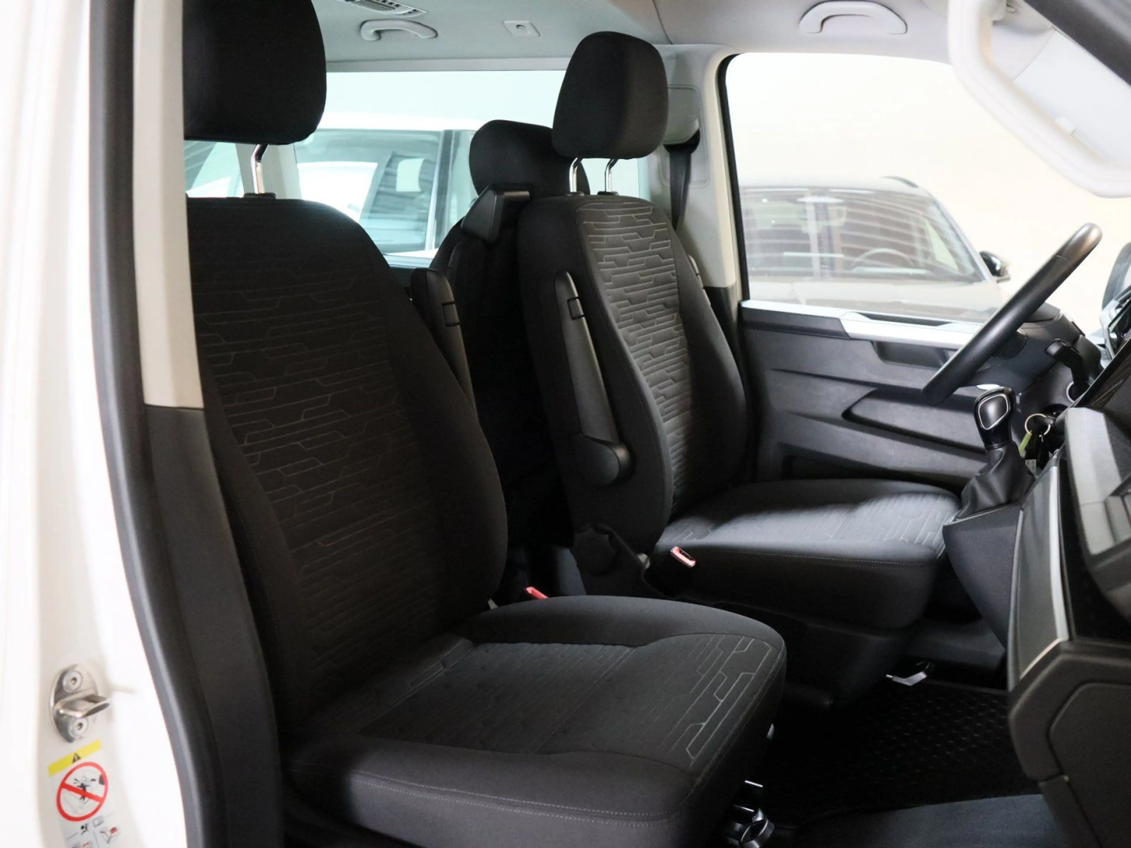 Volkswagen T6.1 Multivan 2.0 TDI 4M STHZG Kamera Navi — photo 6