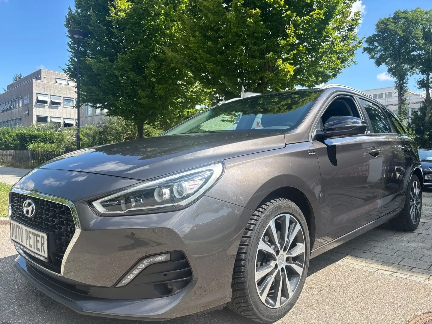 Hyundai i30 cw YES! Plus*TÜV NEU* Braun - 1