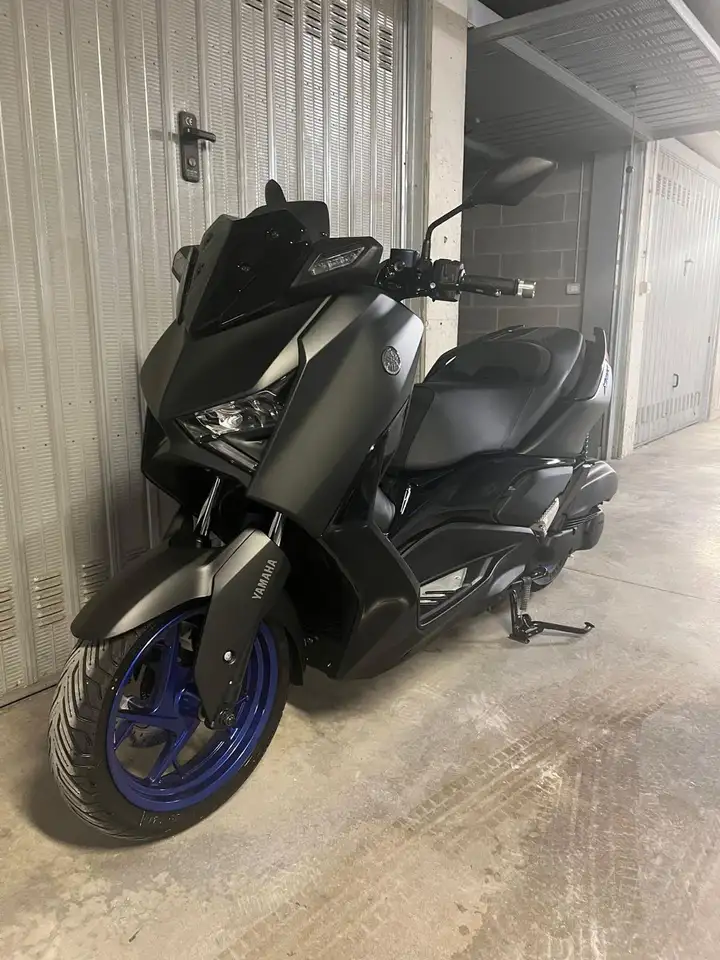 Yamaha X-Max 125