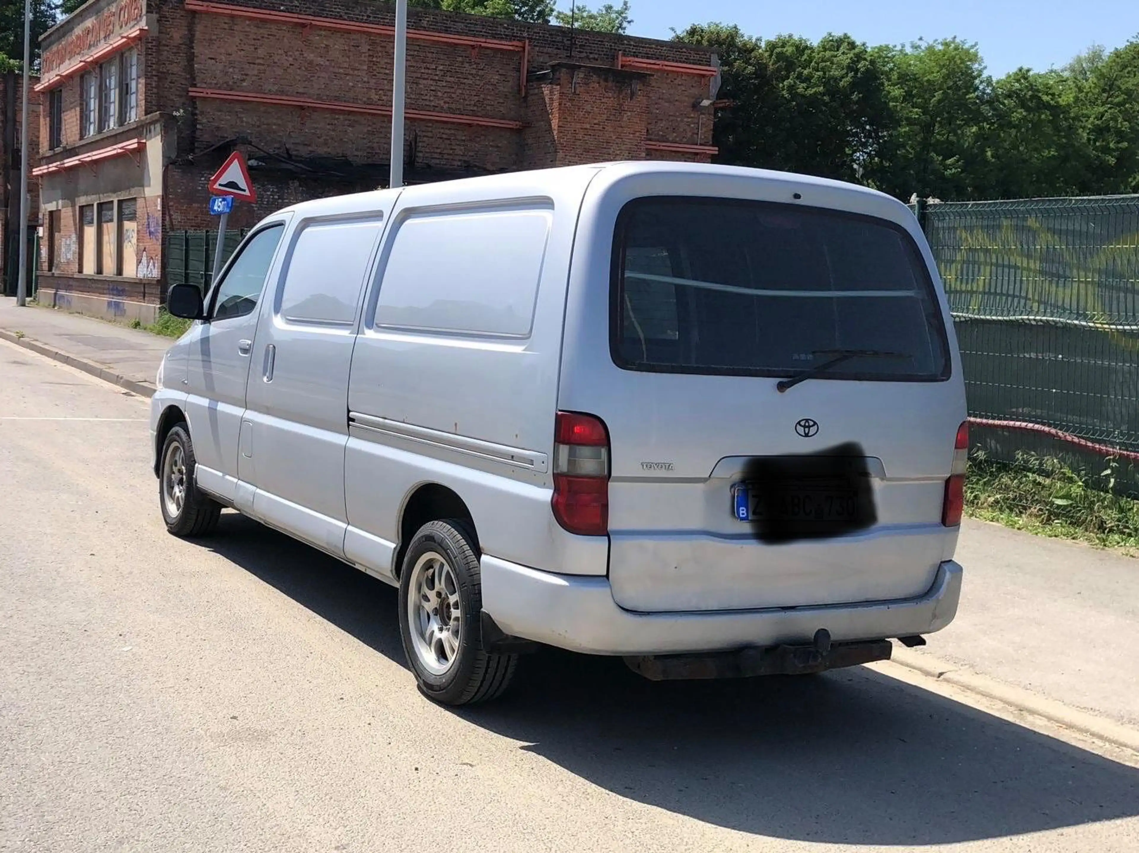 Toyota Hiace 2.5 Turbo D-4D LX — photo 5