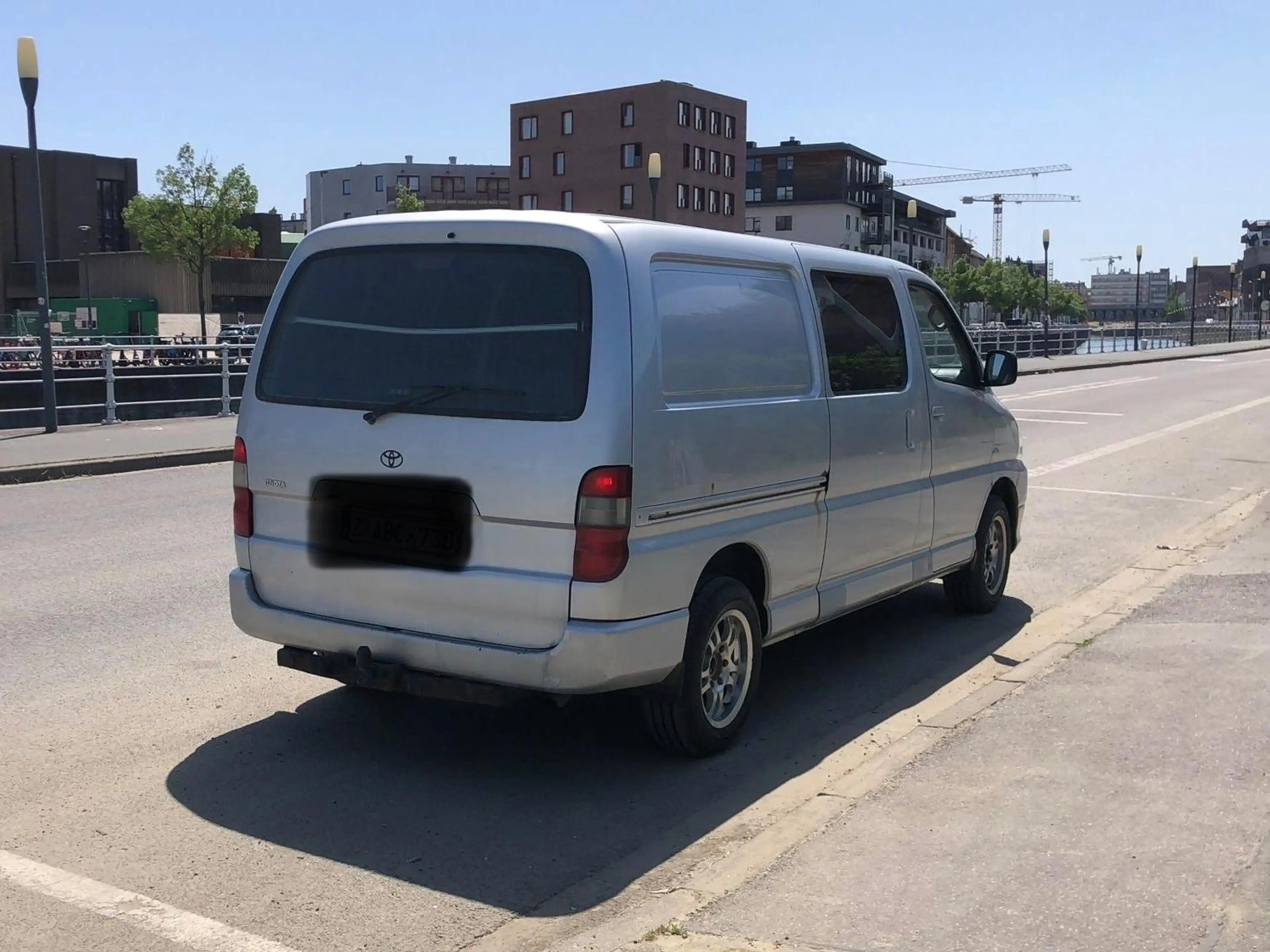 Toyota Hiace 2.5 Turbo D-4D LX — photo 4