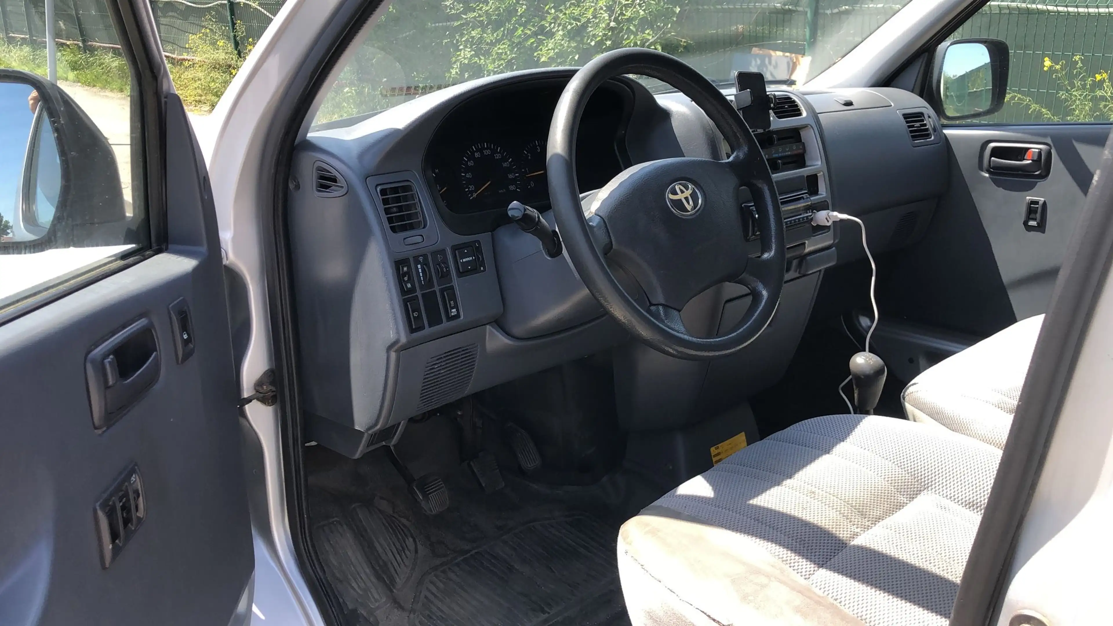 Toyota Hiace 2.5 Turbo D-4D LX — photo 7