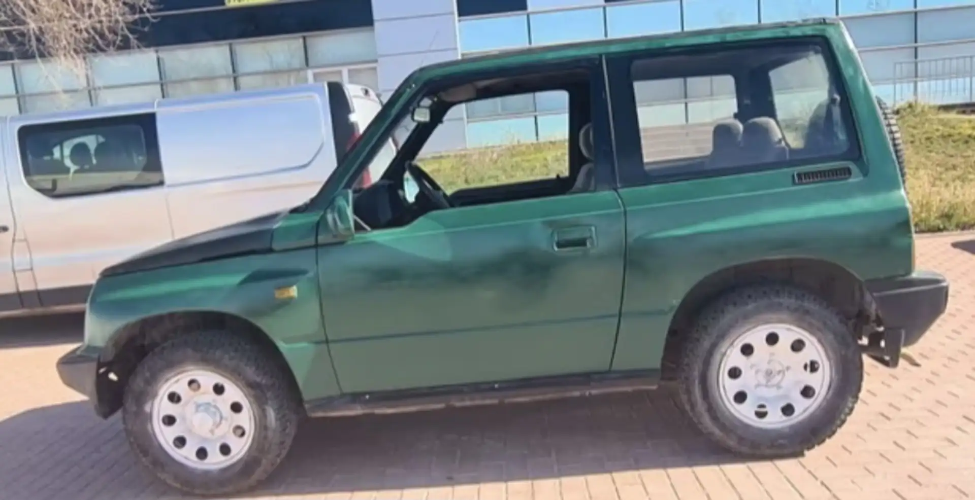 Suzuki Vitara 1.6 Techo Metálico Lujo Verde - 2