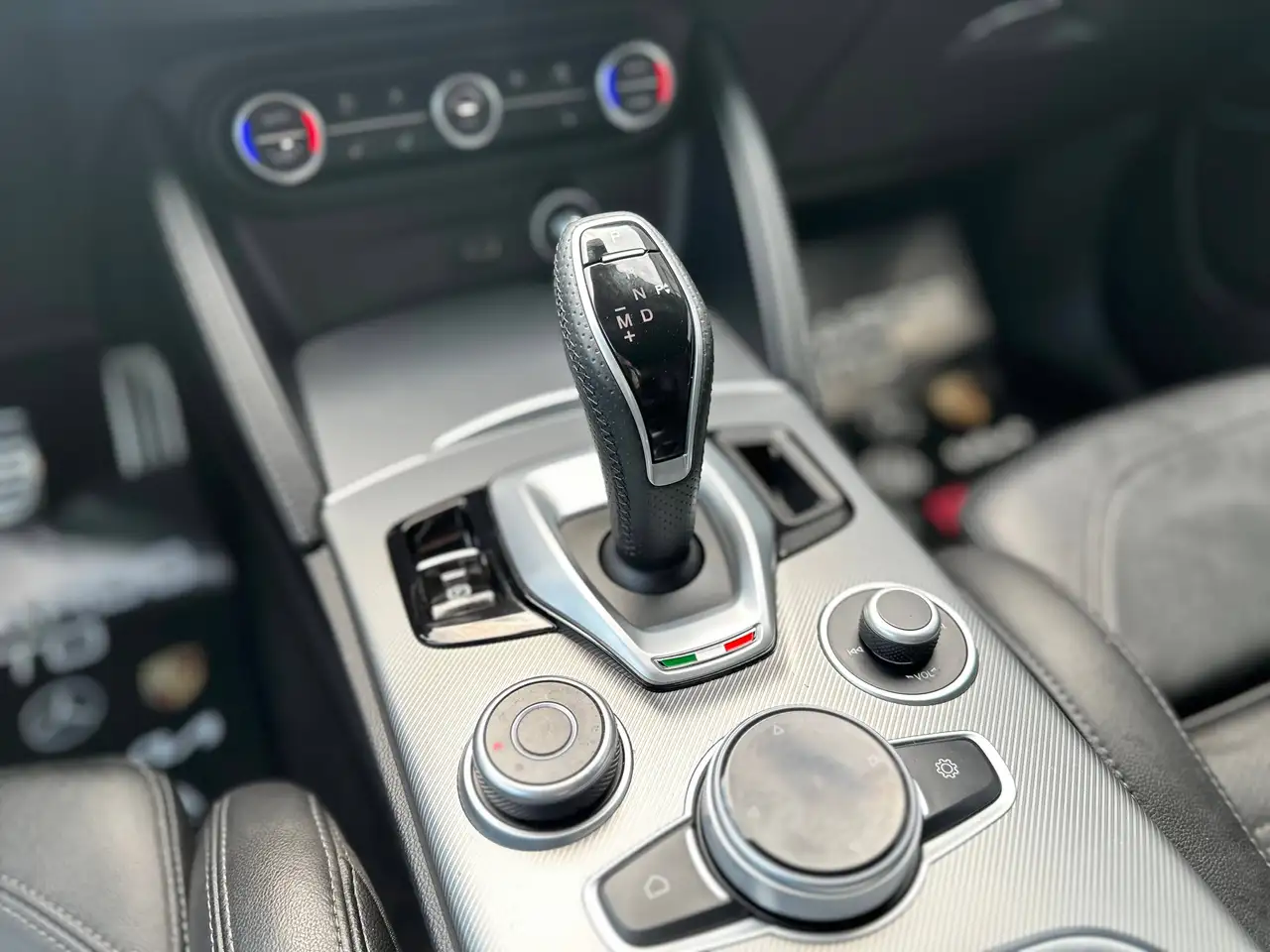 Alfa Romeo Stelvio 2021 — фото 13