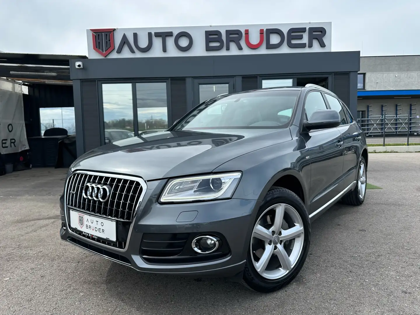 Audi Q5 2,0 TDI quattro DPF S-tronic S-Line Grau - 1