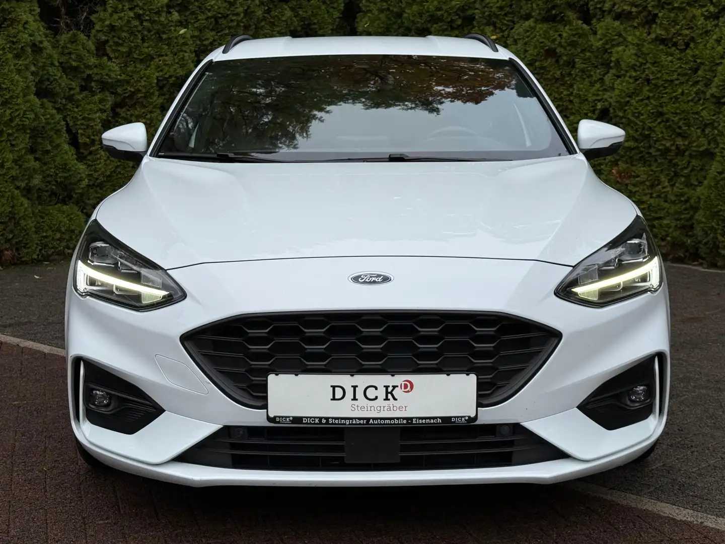Ford Focus Turnier 1.5EB Aut. ST-Line LED+NAV+AHK+B&O Weiß - 2