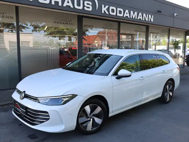 Volkswagen Passat view 2