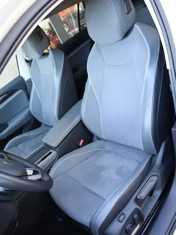 Volkswagen Passat view 14
