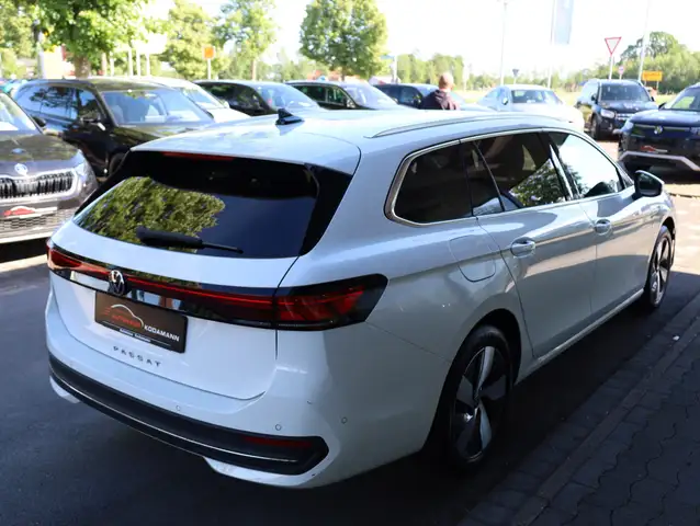 Volkswagen Passat view 12