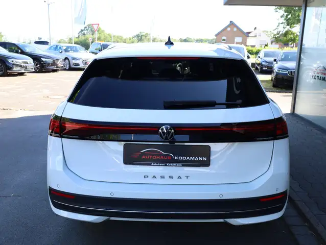 Volkswagen Passat view 9